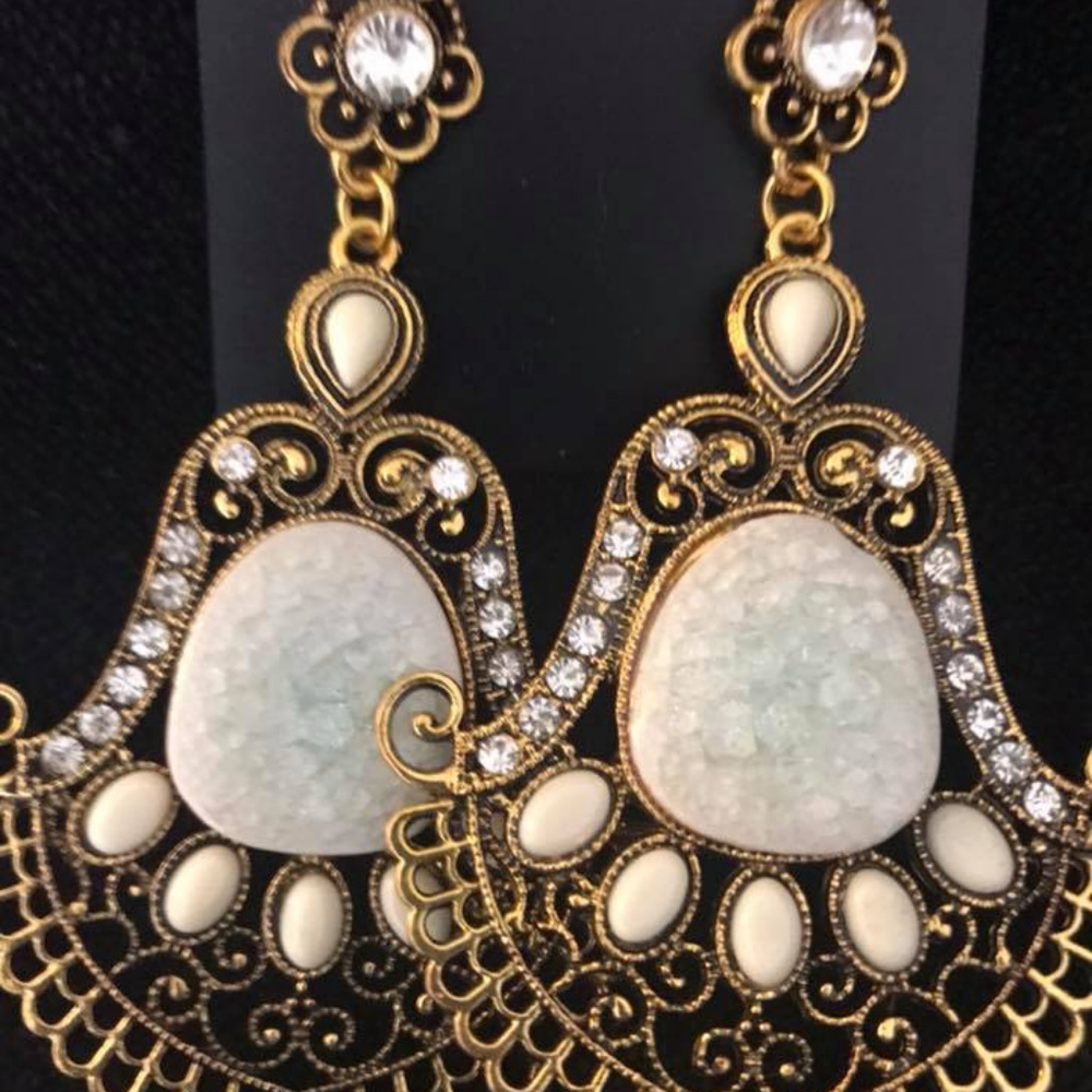 Vintage Bib dangle creme earrings
